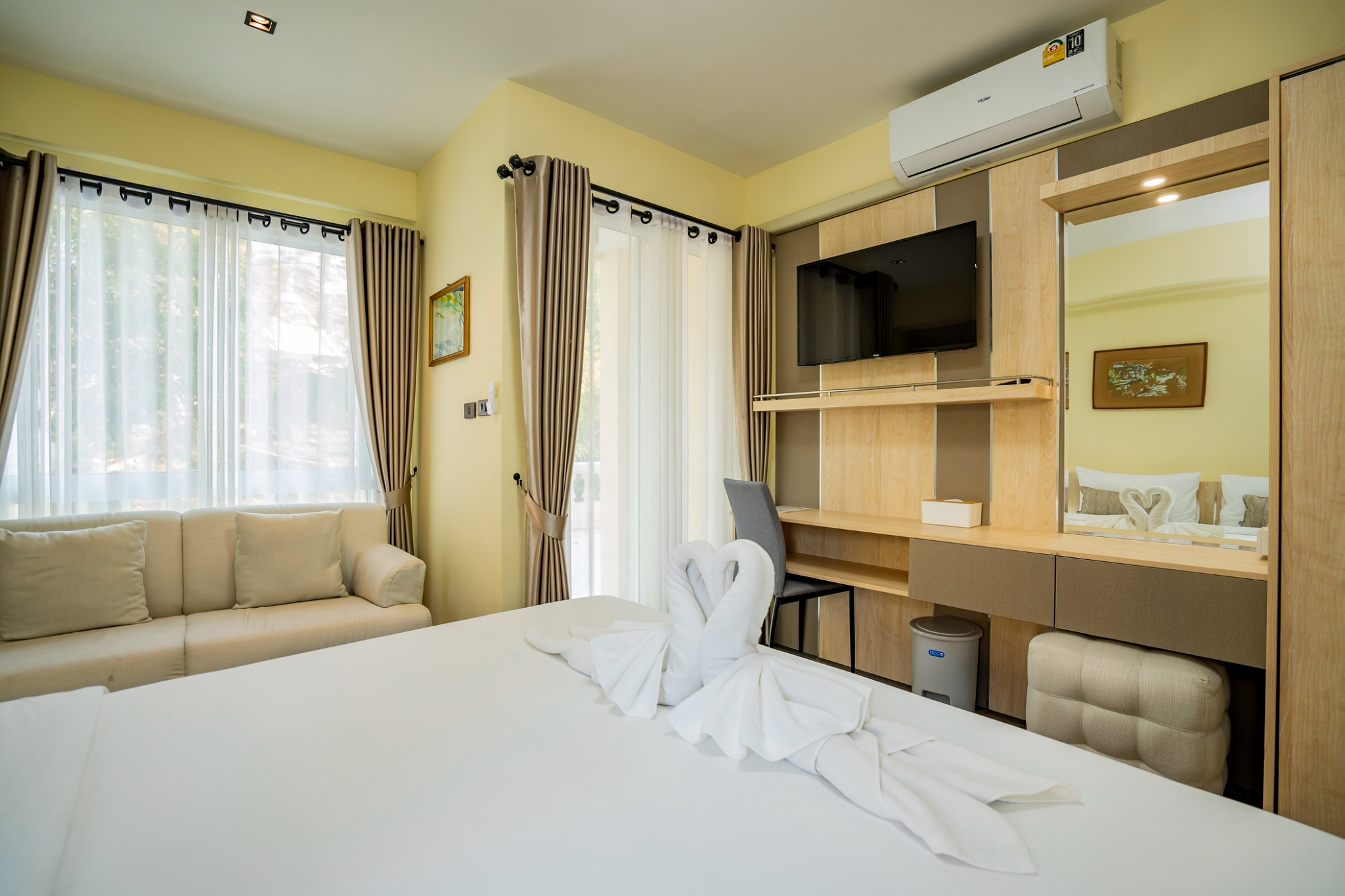 The Chiva khao yai